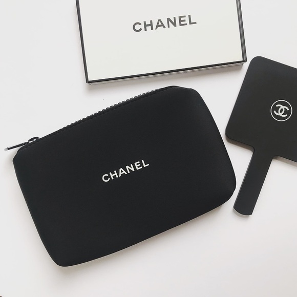 cosmetic pouch chanel